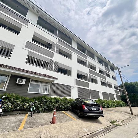 鲁安普拉索威公寓酒店 曼谷 外观 照片